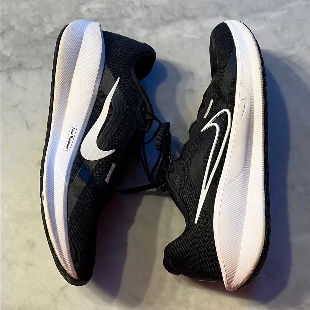 Nike Downshifter Running Shoes. Mens 13. Black White